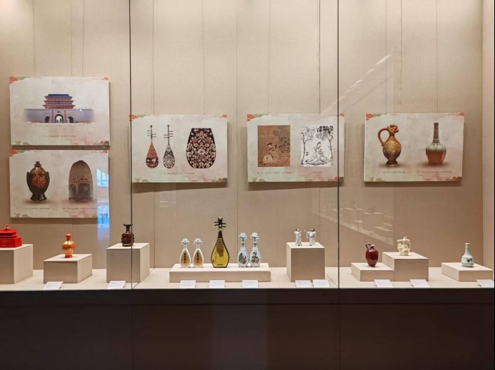 信息6：展讯：《酒瓶子上的文物DNA展》正式开展421.png