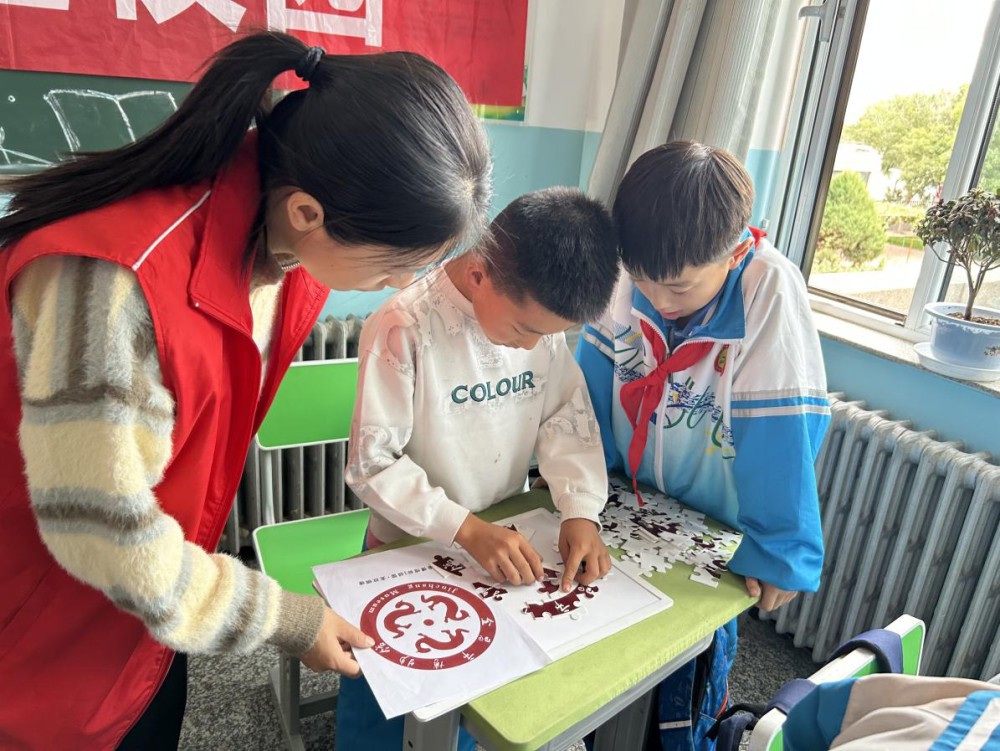 主办单位:金昌市博物馆;时间:2025年9月17日;地点:金昌市双湾镇中心小学;活动主题:“金博快车”走进双湾镇中心小学(11).png 主办单位:金昌市博物馆;时间:2025年9月17日;地点:金昌市双湾镇中心小学;活动主题:“金博快车”走进双湾镇中心小学(11).png